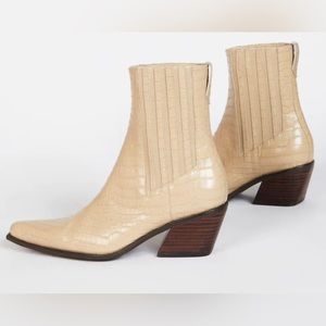 NIB Intentionally Blank Hillary Boot size 10